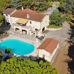 Villa avec piscine, jardin de 8000m2, cuisine extérieur à 20min de Carcassonne * Arzens