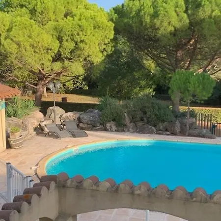 Au Calme - Piscine, Ping Pong, Jardin 8000m² *