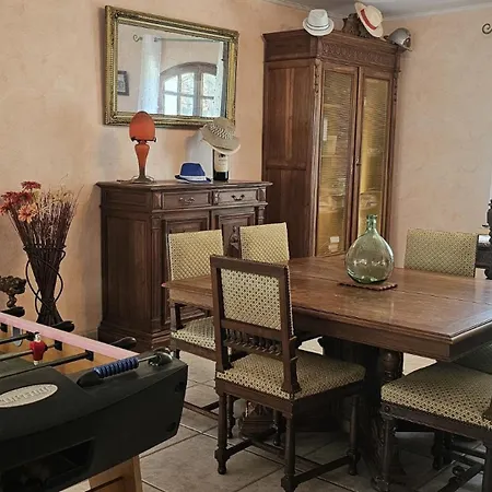 Au Calme - Piscine, Ping Pong, Jardin 8000m²