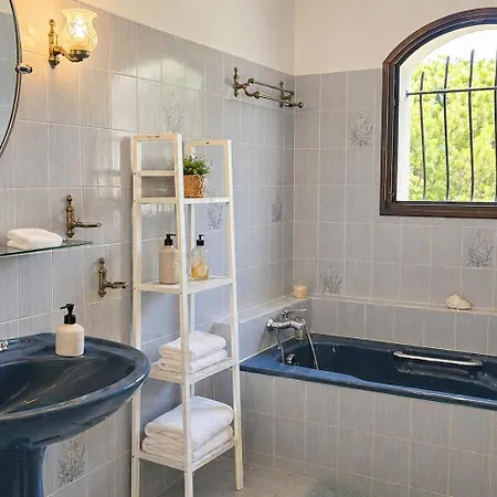 Au Calme - Piscine, Ping Pong, Jardin 8000m²